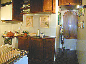 Kitchen: opposite view